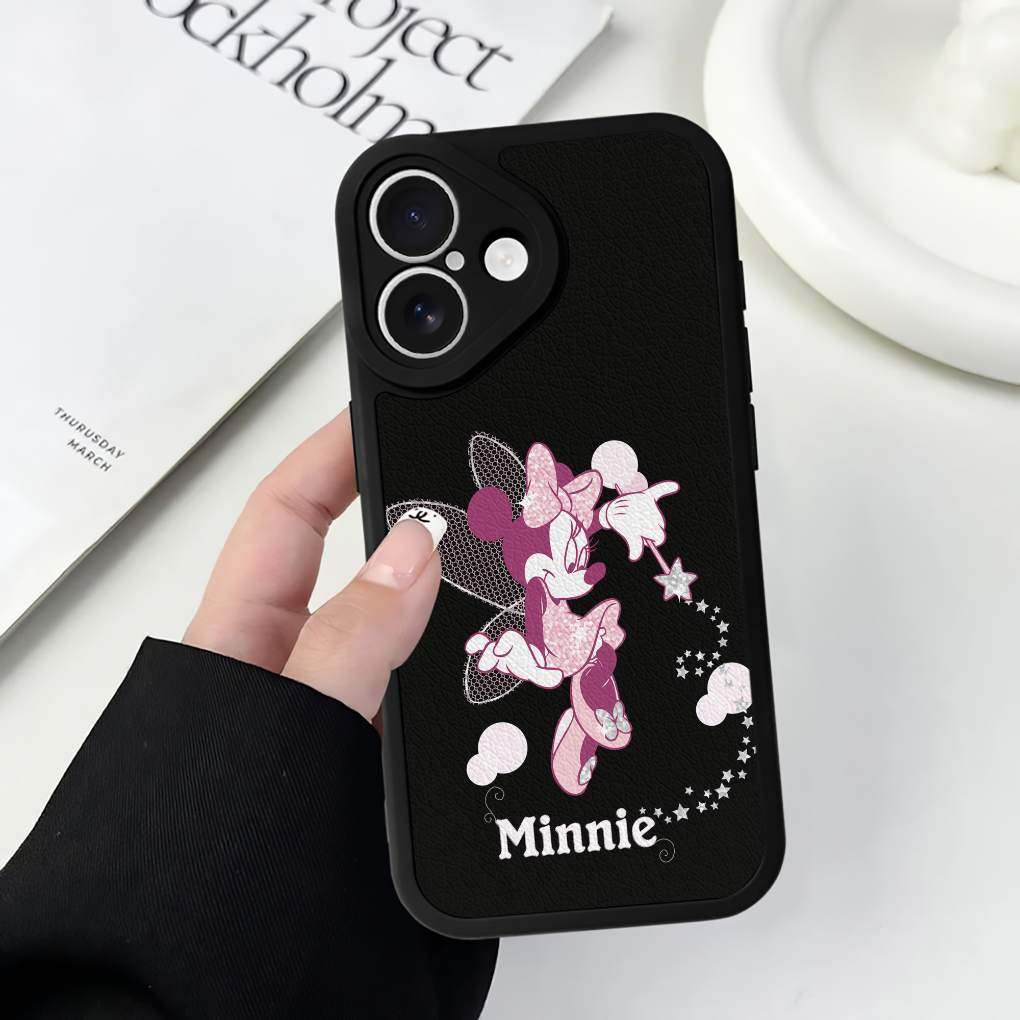 （画像用） ミッキーマウス Mickey Mouse 【iPhone 16シリーズ対応】シリコンスマホケース（レザー調） 材質：シリコン